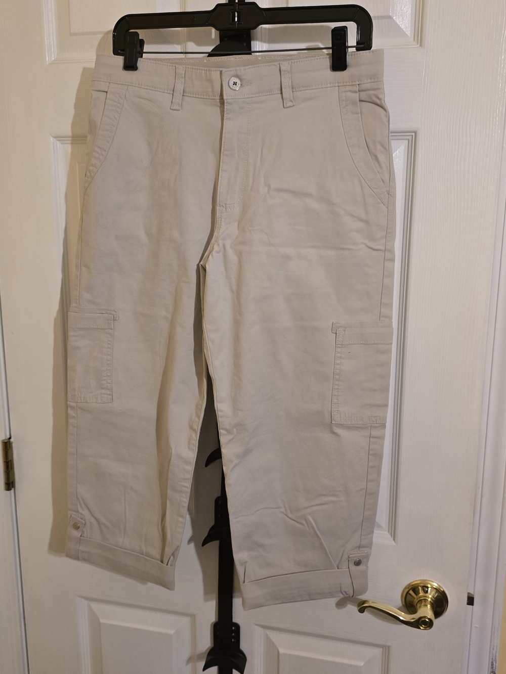 Gloria Vanderbilt Women's Capri Cargo Pants in Light Cream